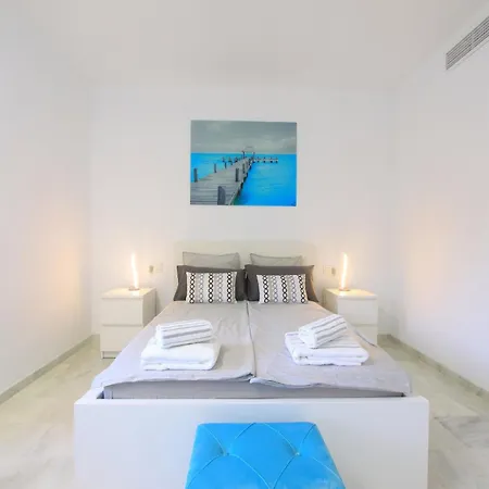 Beachside With Jacuzzi & Pool * Marbella