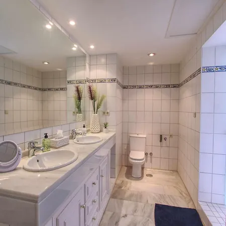 Beachside With Jacuzzi & Pool Appartement