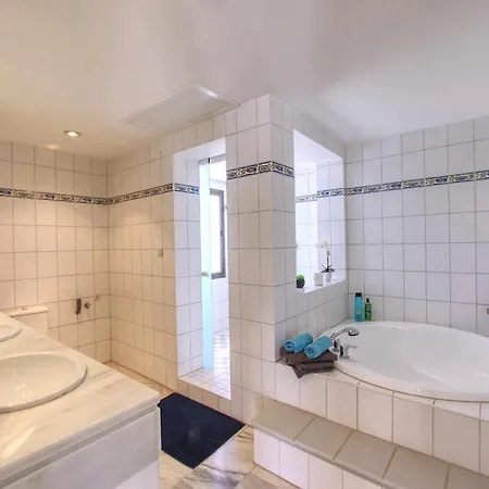 Appartement Beachside With Jacuzzi & Pool *
